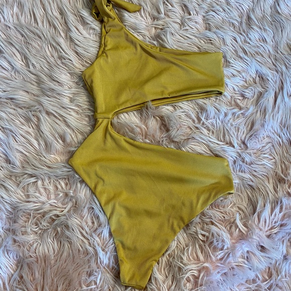 Zaful Ribbed one Shoulder Cutout One-Piece Swimsuit Deep Yellow Size: M - Picture 4 of 9